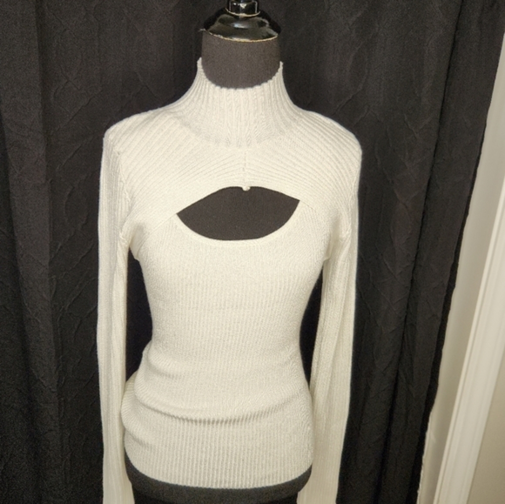 NWT Pink Rose Silver Turtleneck with Keyhole Opening Size M